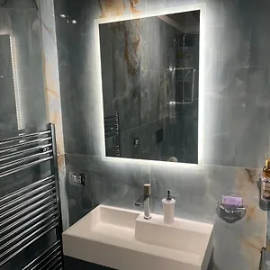 https://bologna-centro-via-indipendenza-58.emilia-romagnahotels.net