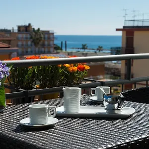 https://la-marina-san-bartolomeo-al-mare.hotelitalianriviera.com